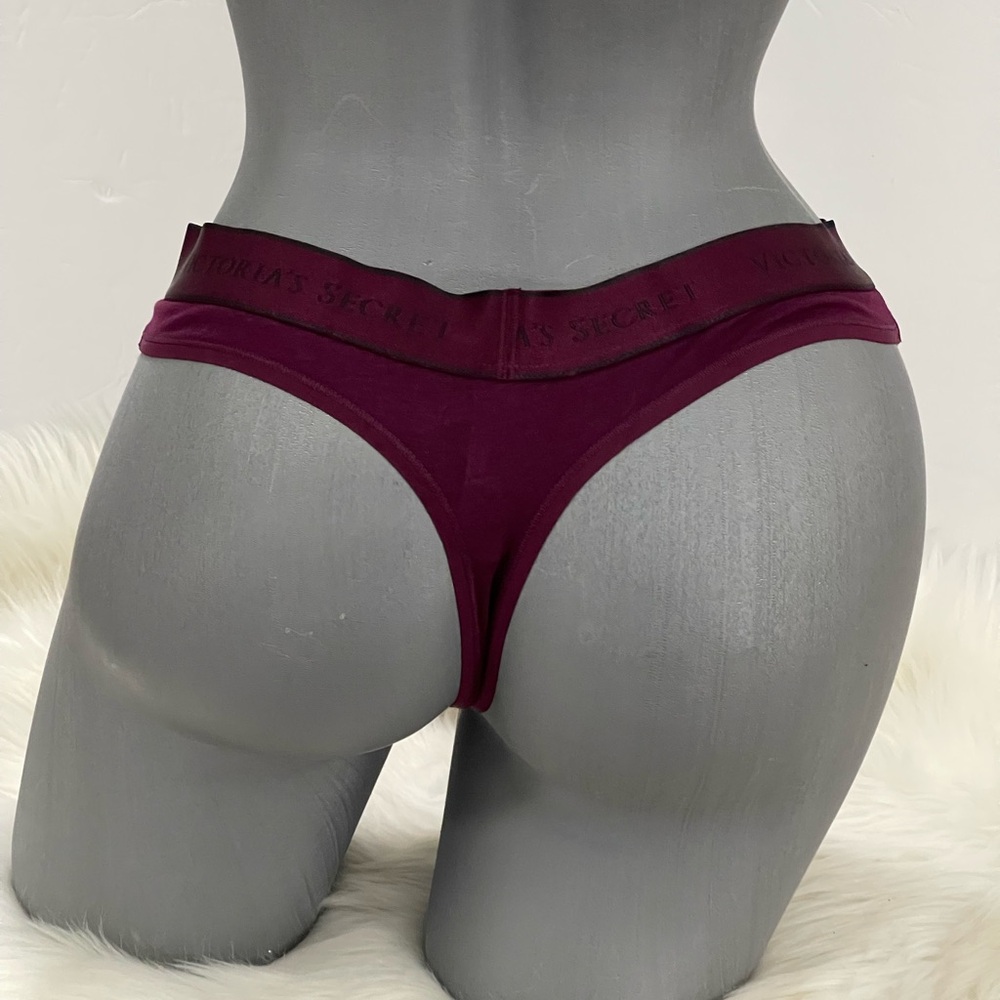 VICTORIAS SECRET LOGO COTTON THONG PANTY UNDERWEAR. NWT
